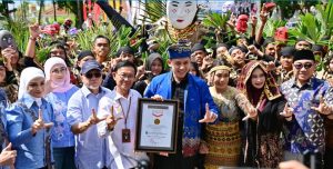 1.500 Penari Pecahkan Rekor MURI, Tari Tuping 12 Wajah Guncang Lamsel Fest 2025